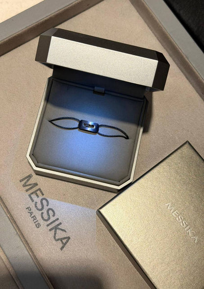 MESSIKA 🩶
* ⁠↗️ *Super Master Quality ®️*⬆️
* MOVE TITANIUM CORD BRACELET Unisex 
* ⁠Black , Blue & Gray Cord
60 dhs✅ Normal Box🌹

Zain106
♥️♥️♥️