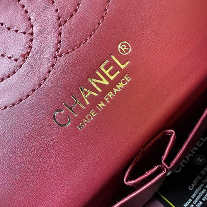 CHANEL 
GOOD QUALITY 
WITH BOX
🎁🎁🎁

120 dhs✅

Zain39
♥️♥️♥️