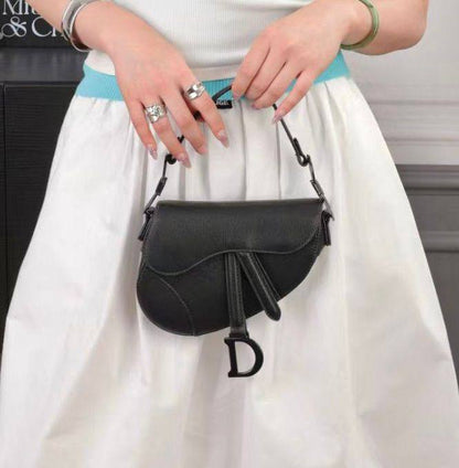DIOR 
RESTOCK SMALL SIZE 

GOOD QUALITY 

WITH BOX 
🎁🎁🎁

100 dhs🪙💕

Zain39
♥️♥️♥️