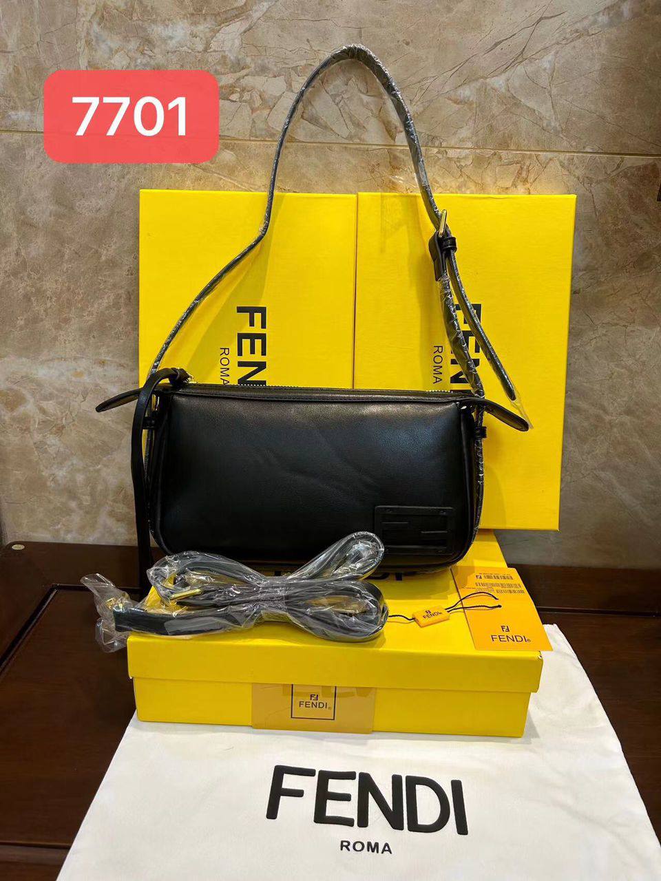 Fendi 
90 dhs✅
with box🎁
size 24×6×12cm

Zain213
♥️♥️♥️