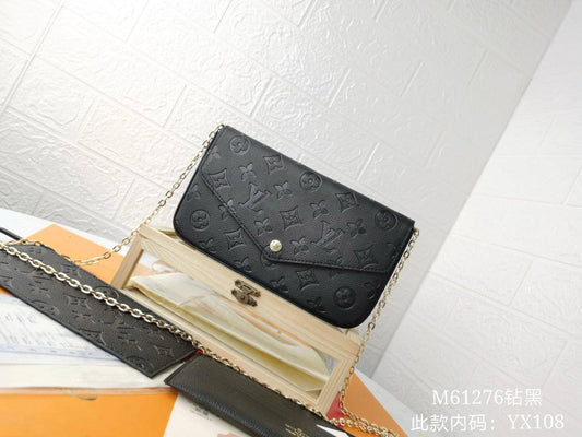 Chanel
Master

32cm🫶🏻LV
Master
180 dhs✅

Zain297
♥️♥️♥️
390 dhs✅

Zain297
♥️♥️♥️