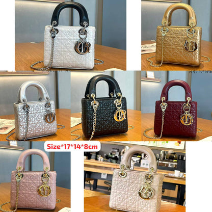 Dior
New Arrival
Very Good quality 
Size:17cm
120 dhs🇦🇪🇦🇪

With box 📦
Zain70
♥️♥️