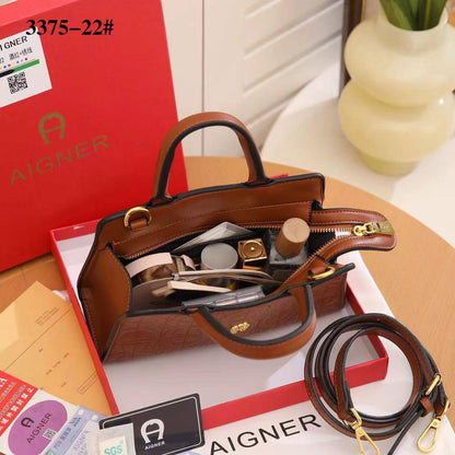 Aigner
115 dhs❤️
SIZE：22cm

High-quality product with a box
🎁🎁🎁

Zain35
♥️♥️♥️