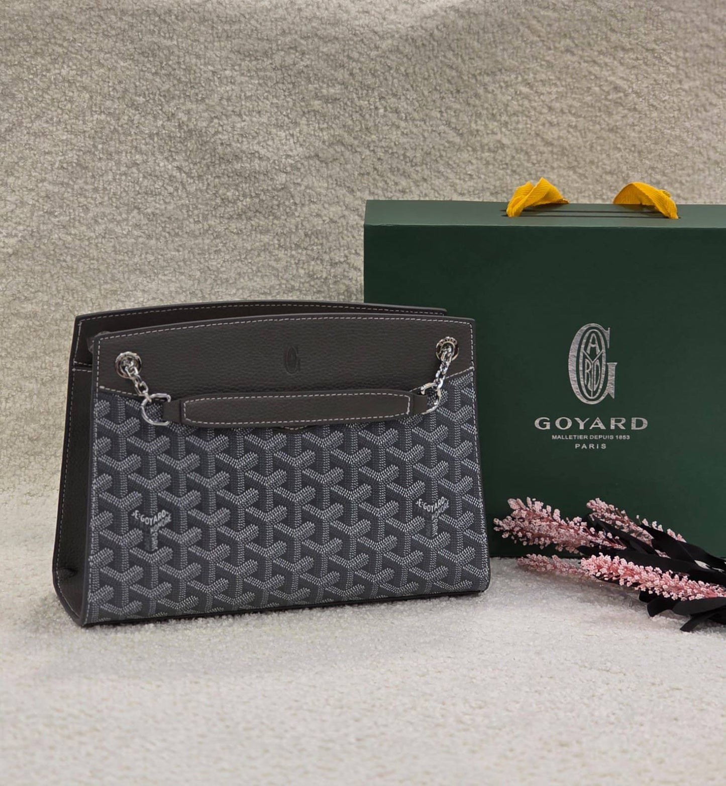 Goyard 
     25.5Cm Box
280 dhs❣️

Zain131
♥️♥️♥️