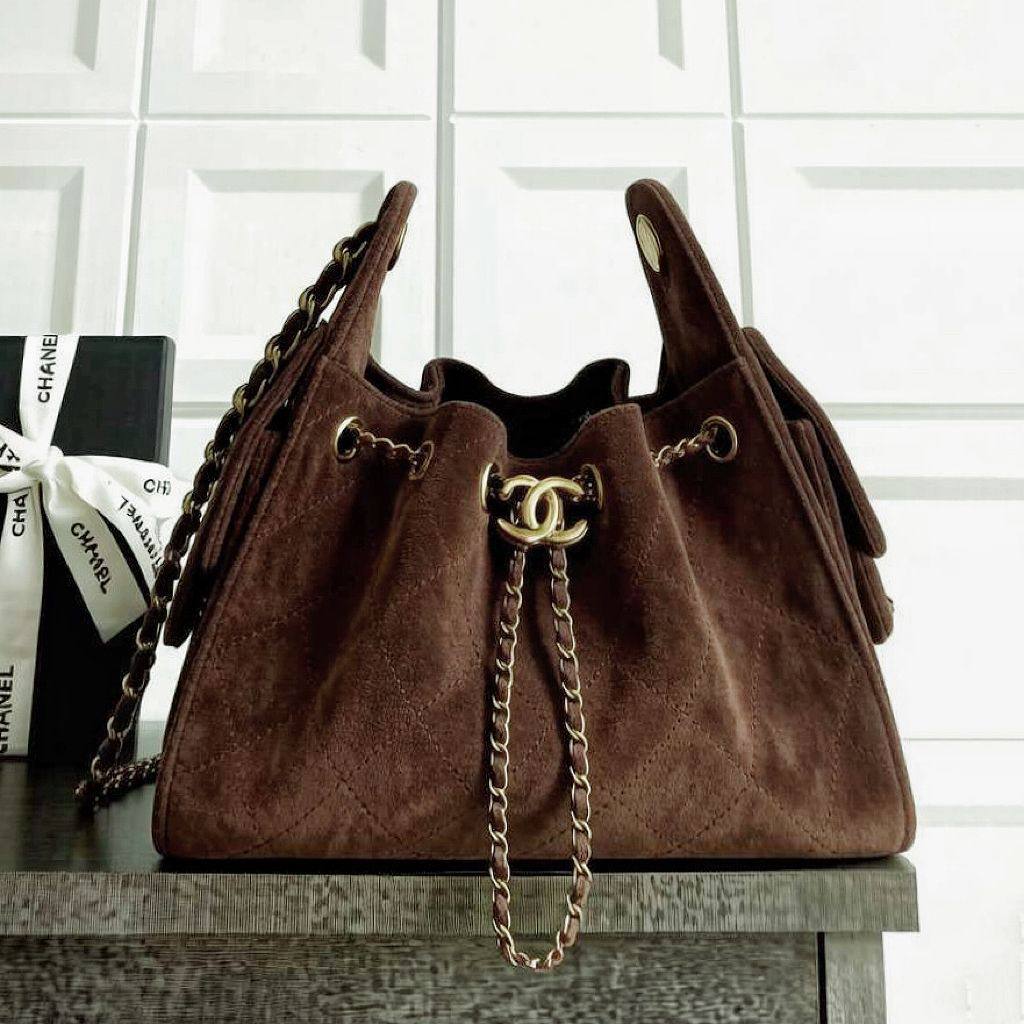 CHANEL 
NEW CAME HIGH QUALITY 
120 dhs
SIZE : 28cm

Zain39
♥️♥️♥️