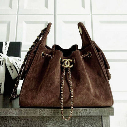 CHANEL 
NEW CAME HIGH QUALITY 
120 dhs
SIZE : 28cm

Zain39
♥️♥️♥️