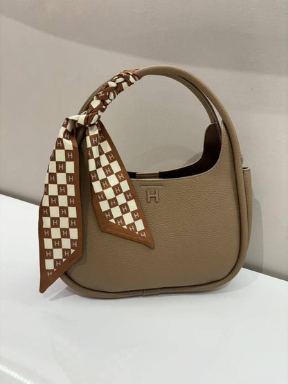 Hermes
115 dhs✅
23cm

Zain161
♥️♥️♥️