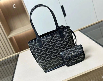 🌈 Goyard Small
1️⃣ First quality 
Size : 29 * 20 cm
75 dhs💓

Zain115
I♥️♥️♥️