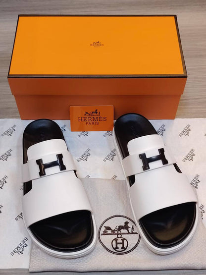 Hermes Slipper
High Quality 
Size 40 To 45
105 dhs🇦🇪🇦🇪

Zain120
♥️♥️♥️