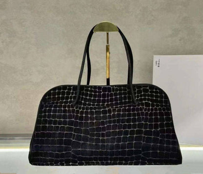 JACQUEMUS 
MASTER COPY
 WITHBOX 
270 dhs✅
leather

Zain295
♥️♥️♥️