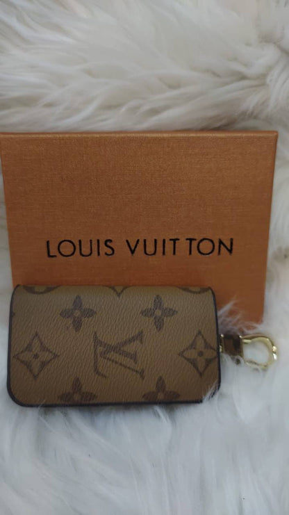 LV key holders & bags charm accessories
All sizes price 
55 dhs✅

Zain88
♥️♥️♥️