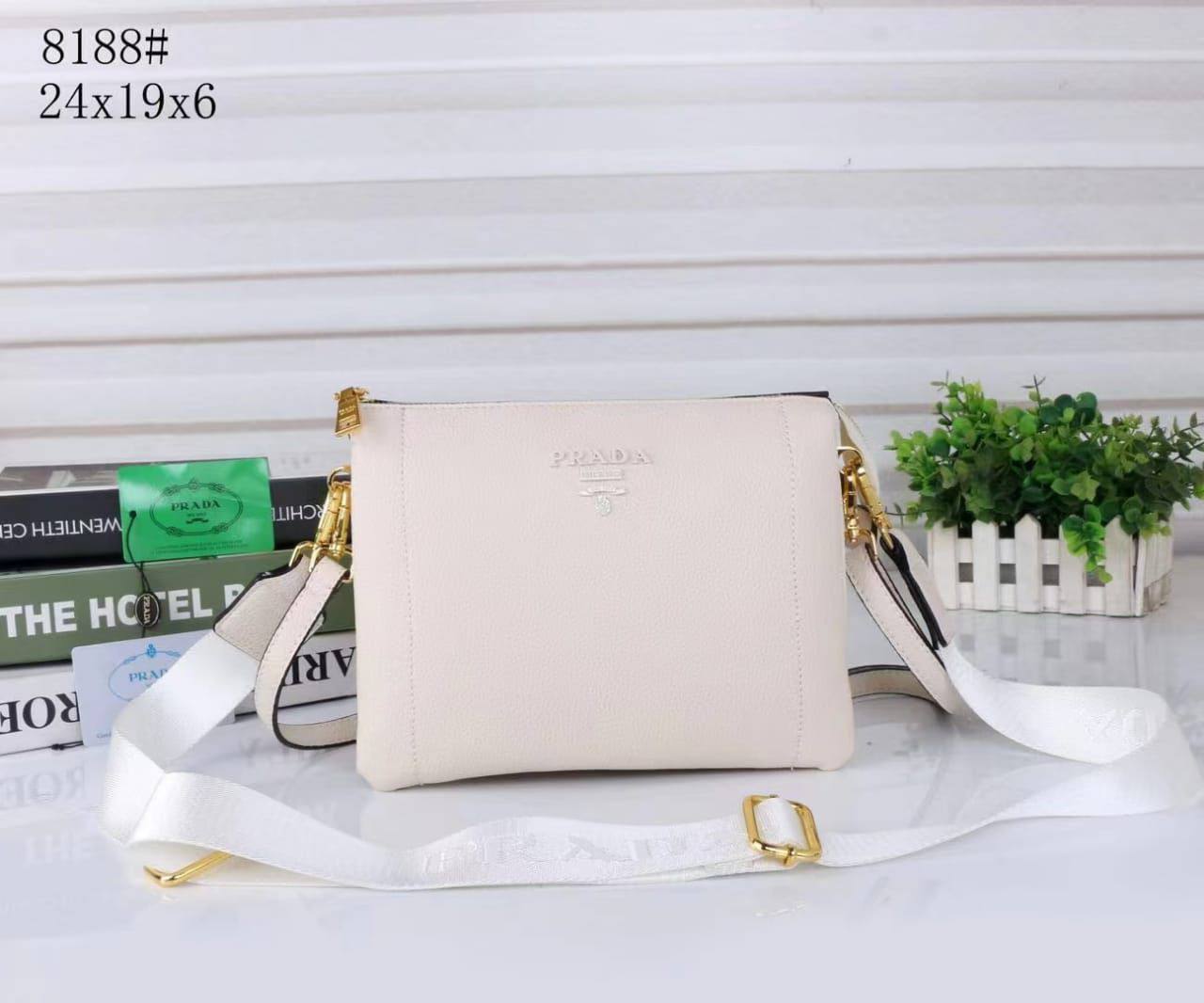 Prada 
Man’s Bag

With Box 🎁🎁🎁

95 dhs🇦🇪

Zain250
♥️♥️♥️