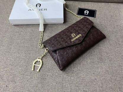 Aigner
90 dhs✅
Good-quality 

with box
🎁🎁🎁

Zain35
♥️♥️♥️