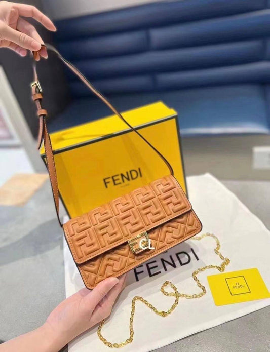 FENDI 

80 dhs❣️

with box
🎁🎁🎁

Zain90
♥️♥️♥️