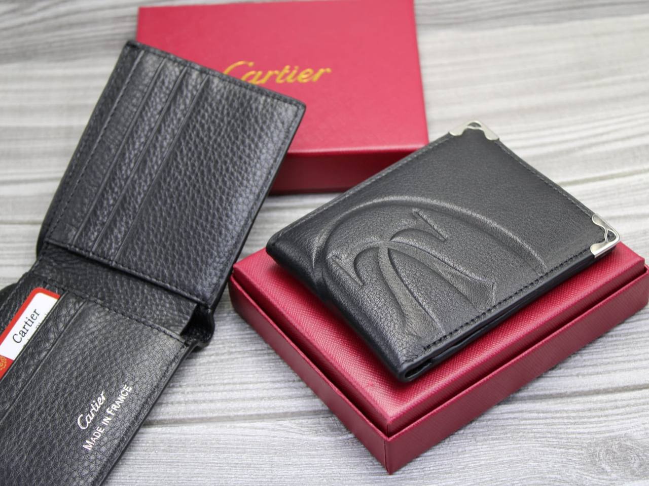CARTIER WALLET MEN

50 dhs✅

Zain58
♥️♥️♥️