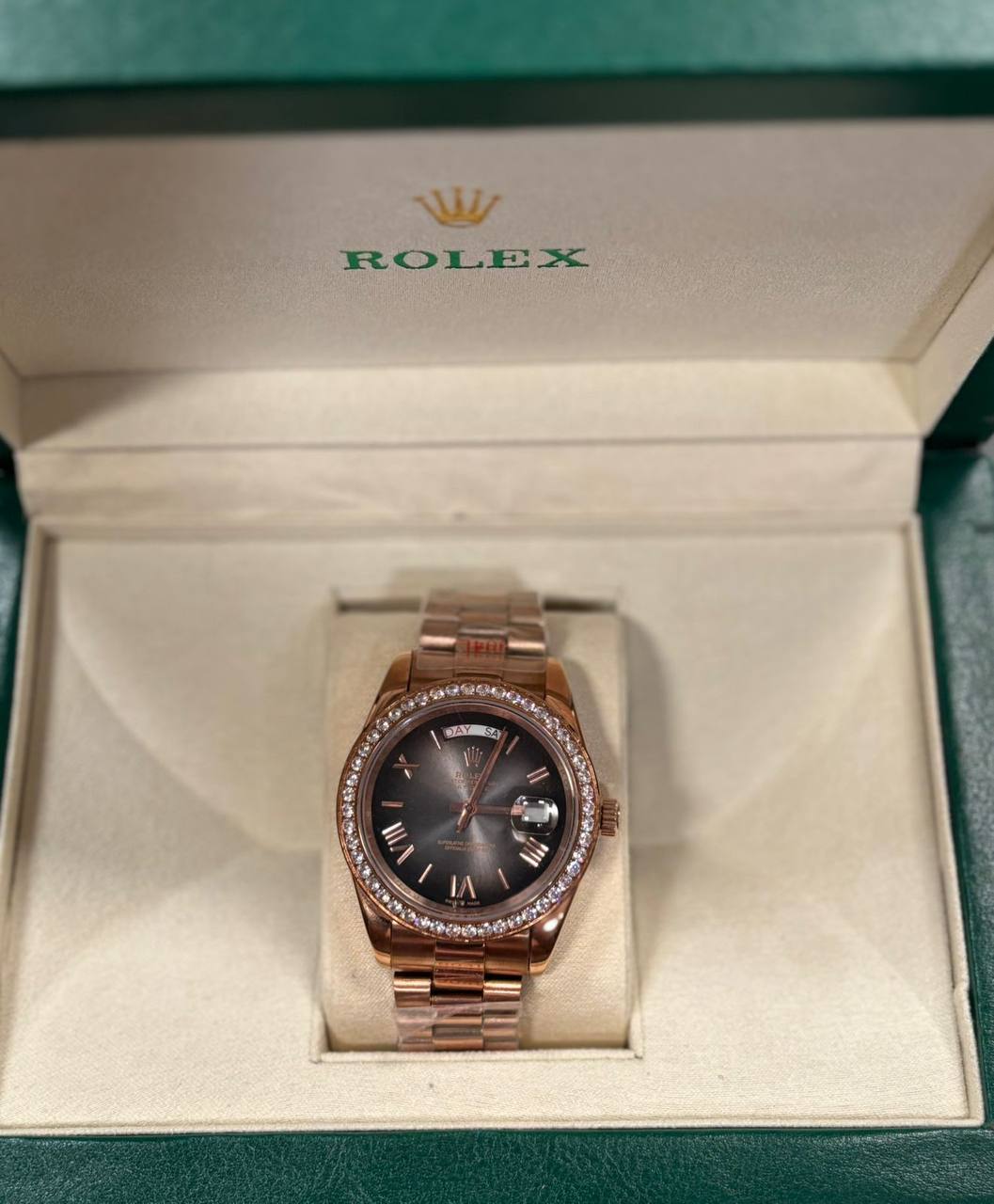 Rolex
male moneyautomatic----🌹🌹🌹

350 dhs✅
___WITH BOX_____❒🎁

Zain108
♥️♥️♥️