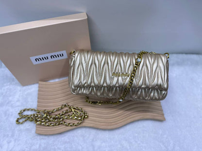 Miu Miu

With box 
🎁🎁🎁

110 dhs🪙🌺

Zain114
♥️♥️♥️