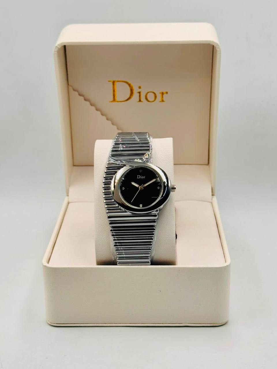 Dior ladies 
New Arrival*🤩🤩
55 dhs✅

Zain08
♥️♥️♥️