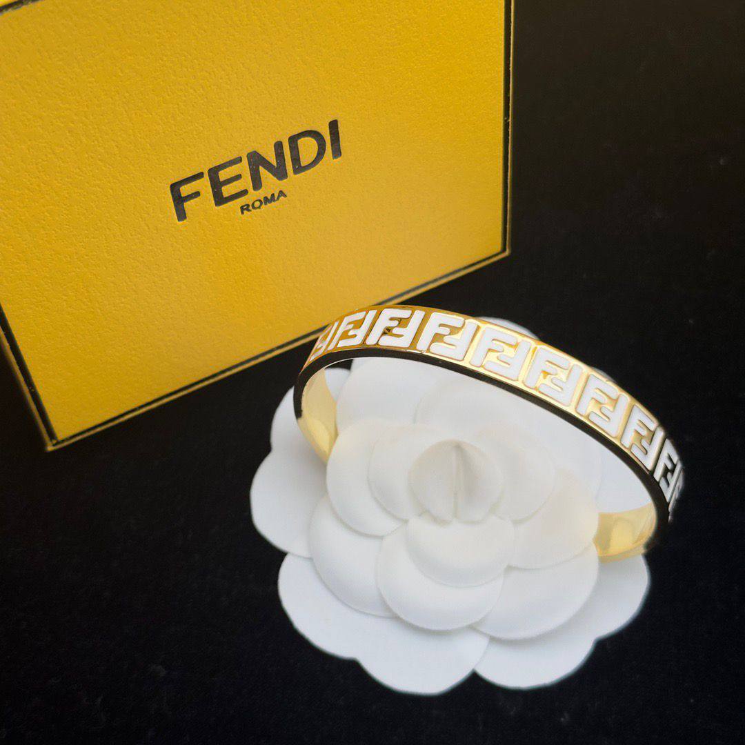 FENDI BANGLE
MASTER💫✨
60 dhs🇦🇪🇦🇪

WITH BOX AND PAPER BAG🛍️🎁

Zain89
♥️♥️♥️