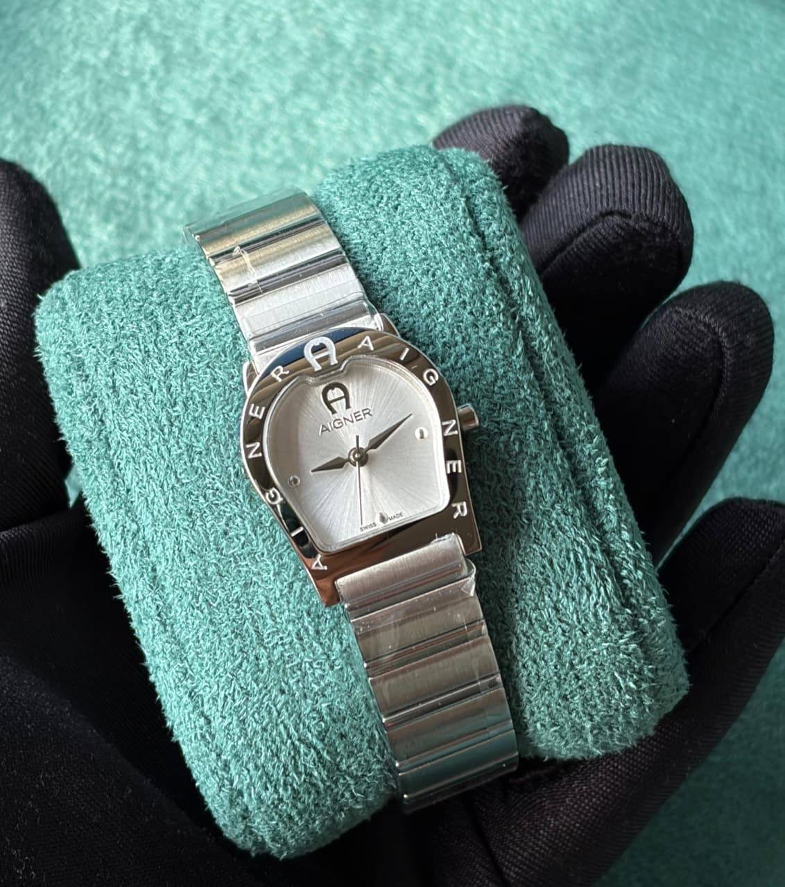 Aigner watch for ladies 
good quality 
280 dhs🗽

Zain59
♥️♥️♥️