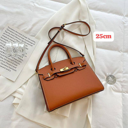 Hermes
Good quality 
with box 
🎁🎁🎁

110 dhs🪙🌨️

Zain158
♥️♥️♥️