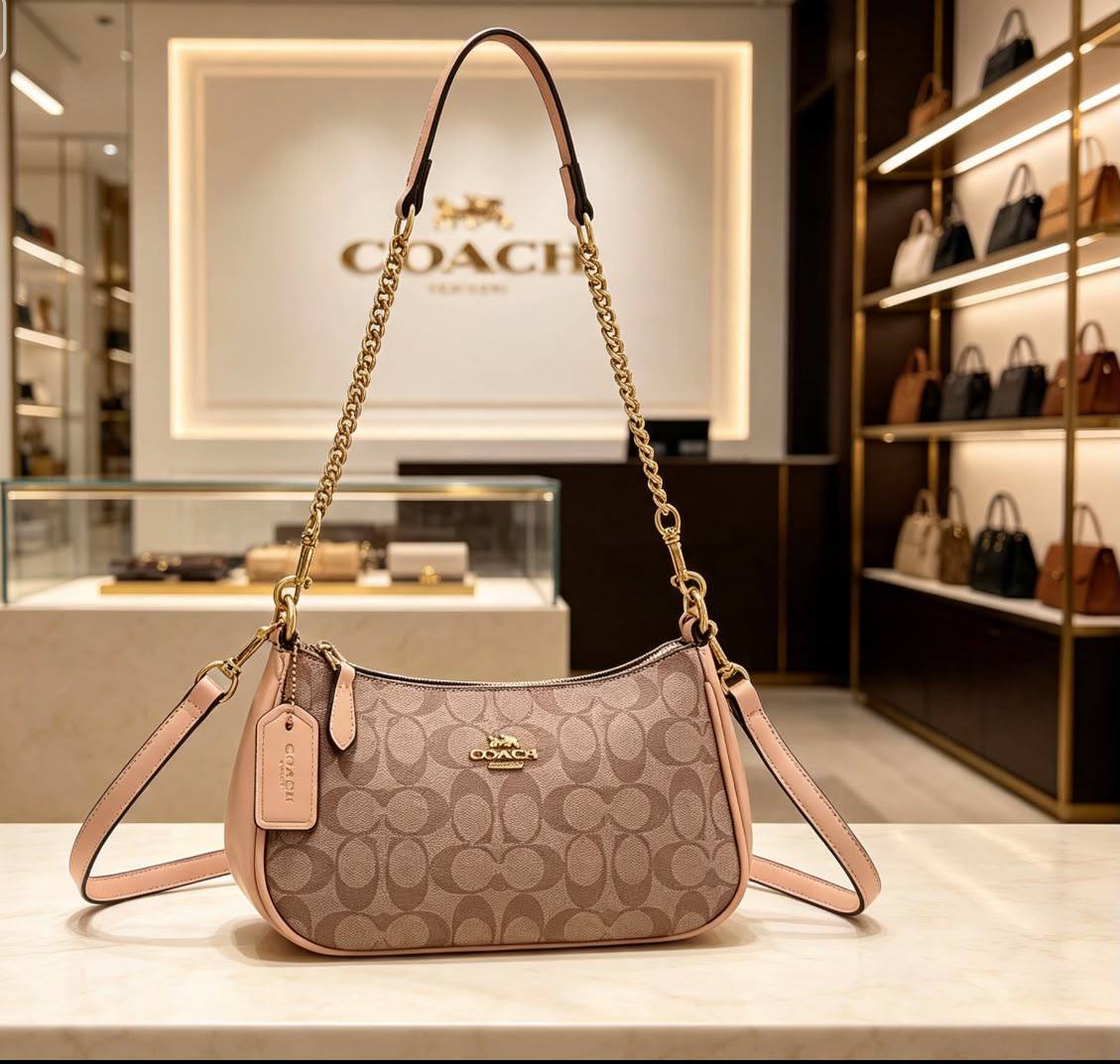 Coach
95 dhs🇦🇪🇦🇪
Size:24*8*15.5

Zain07
♥️♥️♥️