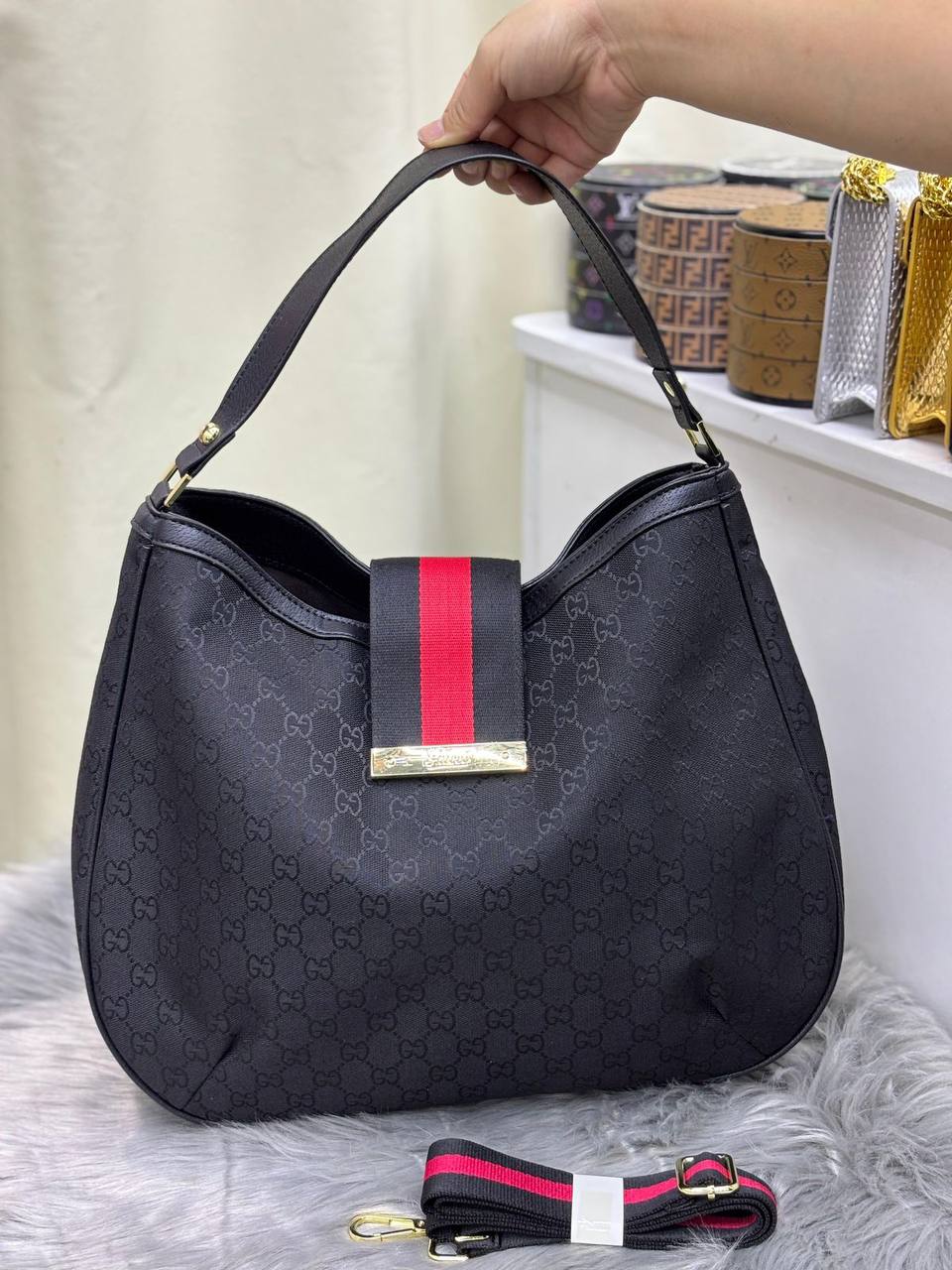 GUCCI
SIZE  ……… 40CM 🥰
100 dhs🪙🌨️

Zain244
♥️♥️♥️