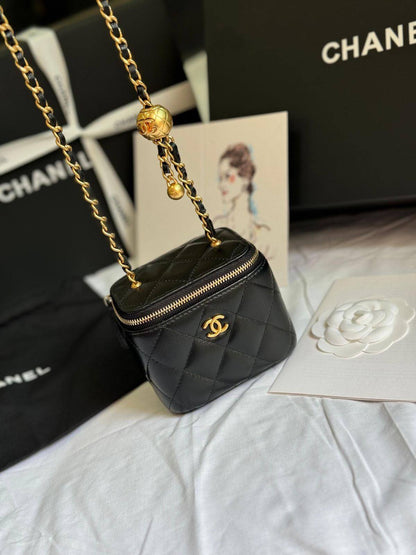 Chanel
100 dhs✅
with box

Zain219
♥️♥️♥️