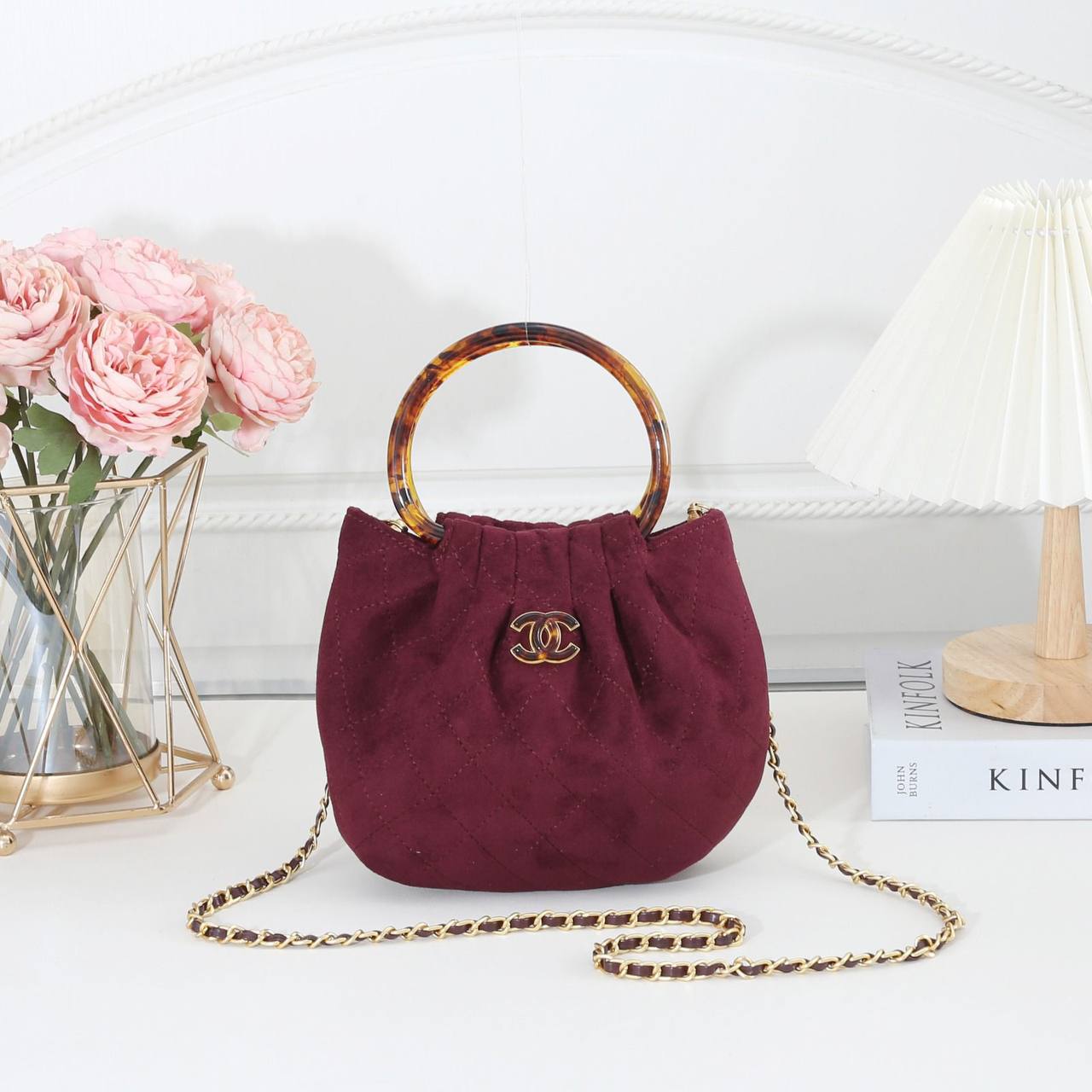 Chanel 
Best quality 

with box’s 
🎁🎁🎁

95 dhs✅
size 20cm

Zain290
♥️♥️♥️