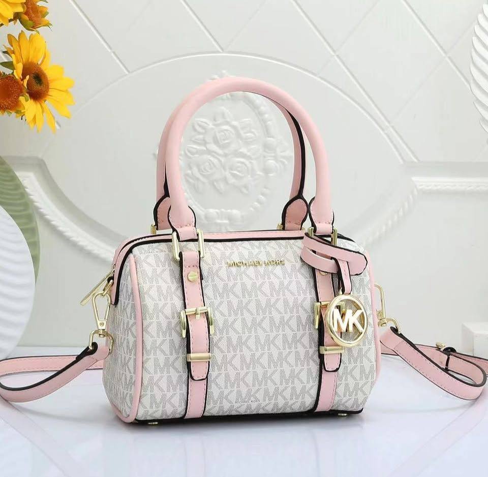 Mk 
19cmx14cmx8cm 

85 dhs✅

 with box
🎁🎁🎁

Zain72
♥️♥️♥️