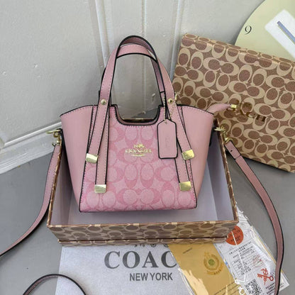 Coach 

with box 🎁
80 dhs

Zain232
♥️♥️♥️