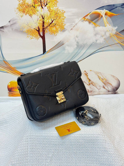 LV
Best quality

With box’s
🎁🎁🎁

105 dhs❣️
size 23cm

Zain158
♥️♥️♥️