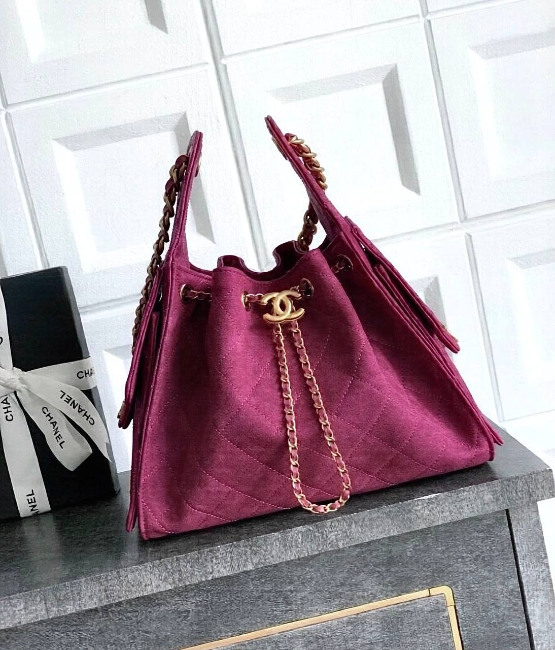 CHANEL 
HIGH QUALITY 
130 dhs🇦🇪🇦🇪
SIZE : 28cm

Zain295
♥️♥️♥️