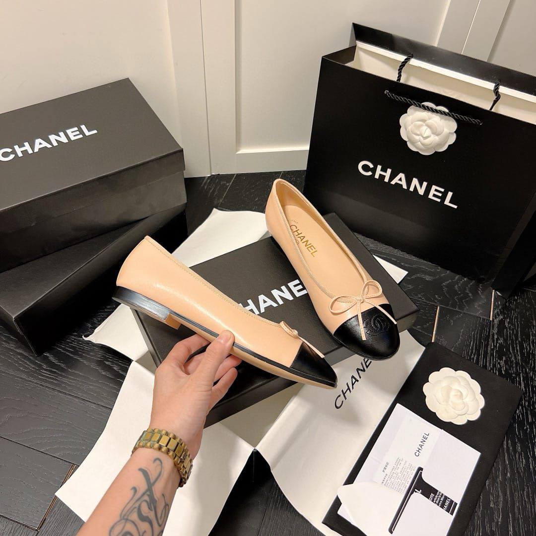 Chanel
High quality 
size 36-41 
120 dhs🪙💚

Zain132
♥️♥️♥️