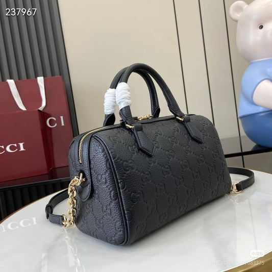 Gucci
Master 
300 dhs❤️

Zain10
♥️♥️♥️