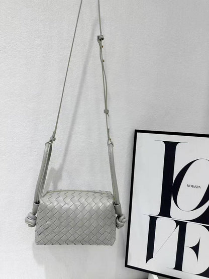 Bottega Veneta Loop

1️⃣ First quality +🎁
Size : 22 * 14 * 11 cm
85 dhs🇦🇪🇦🇪

with box 🎁

Zain115
♥️♥️♥️