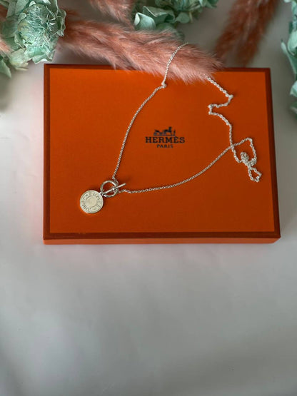 *😍Lv / Hermes😍*
*New Men necklace*
*Super master quality* 
260 dhs🪙🖤

Zain179
♥️♥️♥️
