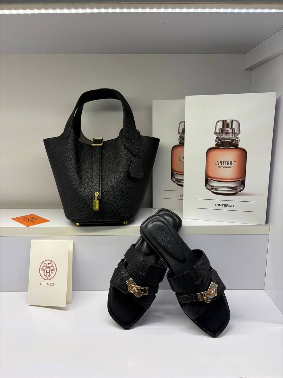 Hermes Bag + Slipper
160 dhs✅
Size 36…..41 
Size bag,15*20*19cm

Zain161
♥️♥️♥️