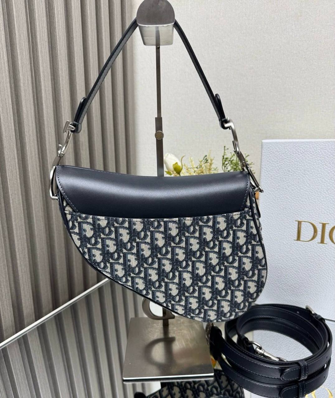 DIOR 
 HIGH QUALITY 
WITH BOX 
🎁🎁🎁

120 dhs✅

Zain295
♥️♥️♥️