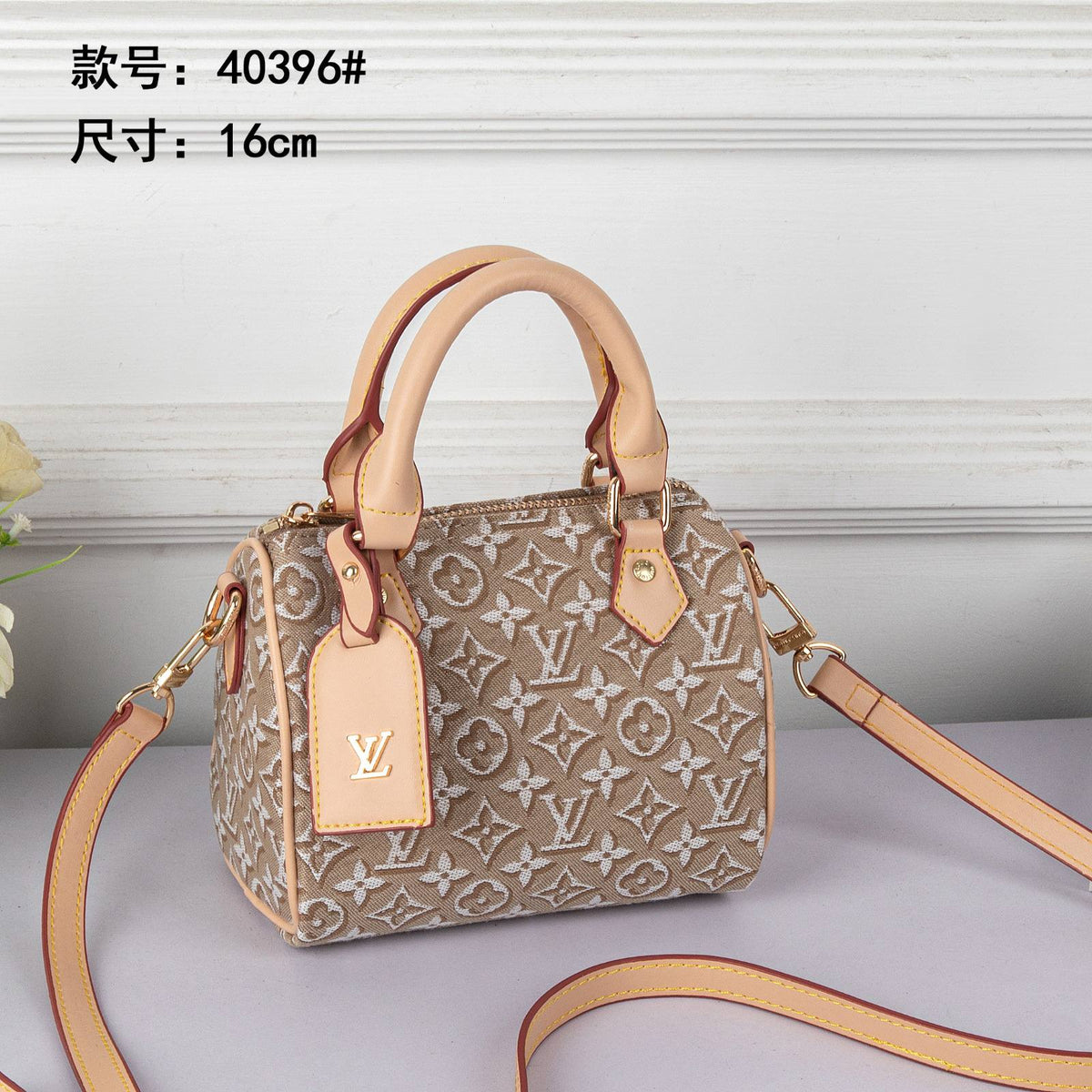 LV

best quality 
with box

110 dhs🇦🇪🇦🇪🇦🇪

size16CM
Zain290
♥️♥️♥️