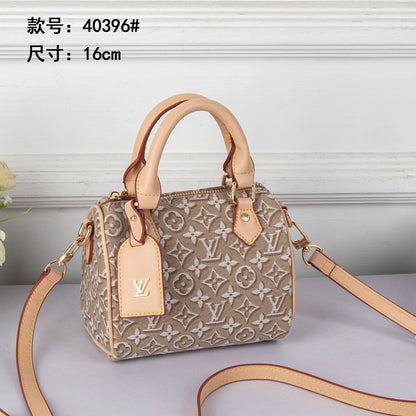 LV

best quality 
with box

110 dhs🇦🇪🇦🇪🇦🇪

size16CM
Zain290
♥️♥️♥️