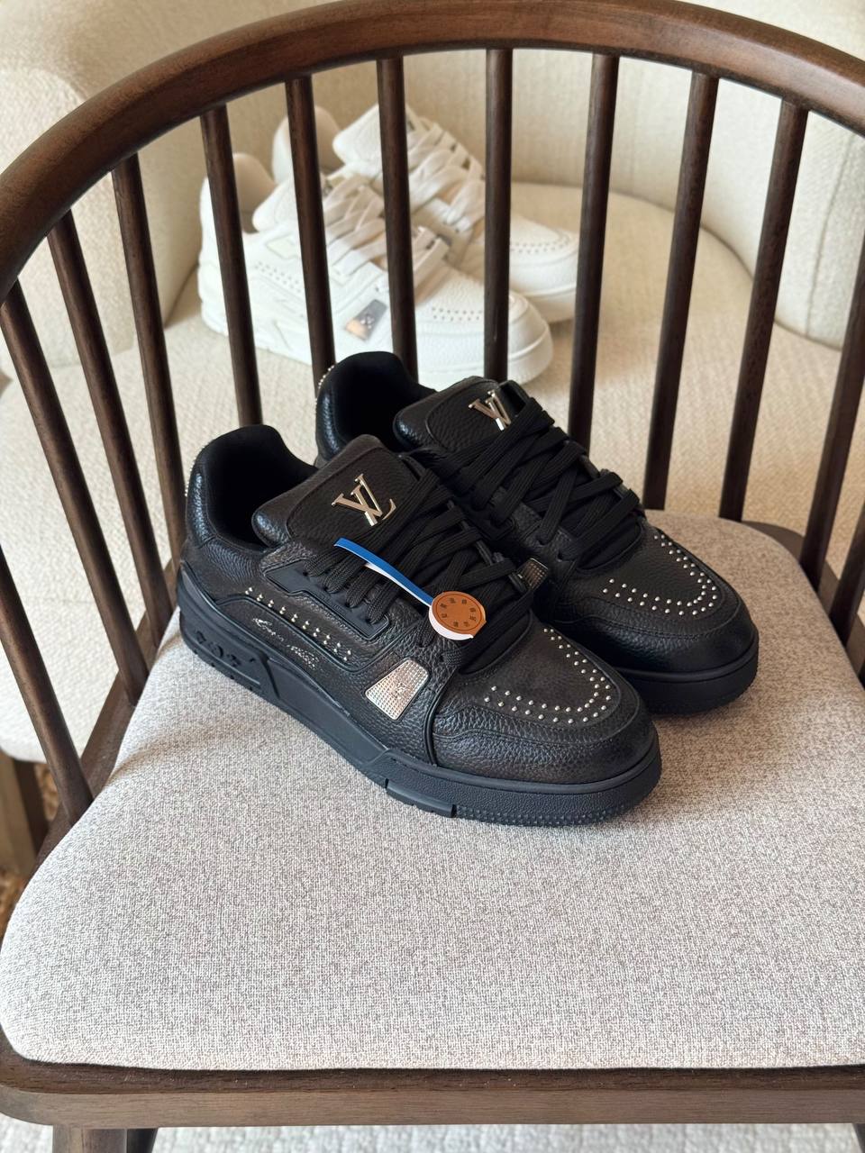 LV
AAA quality
size: 40 to 46
630 dhs🇦🇪🇦🇪

Zain185
♥️♥️♥️