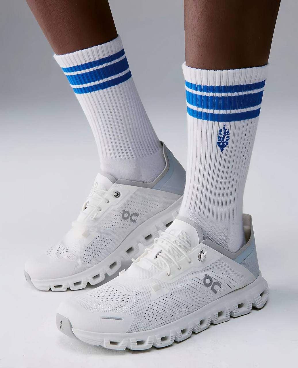 On Running Cloud 6 Coast White Glacier ，
Size 36-45 ，
230 dhs✅

Zain18
♥️♥️♥️