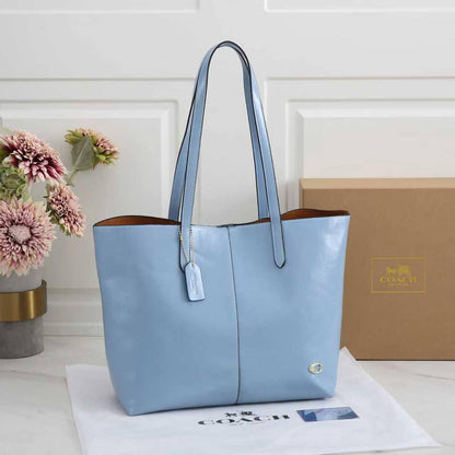 Coach

with box
🎁🎁🎁

110 dhs🪙🌨️

Zain143
♥️♥️♥️