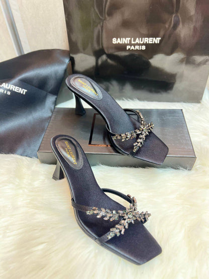 YSL
SIZE 36-41 AVAILABLE 
140 dhs❣️

Zain88
♥️♥️♥️