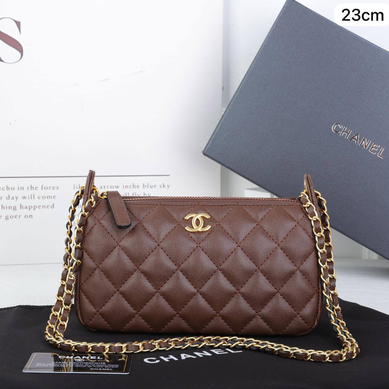 💗 Chanel 26C
1⃣️ First quality +🎁
Size : 23 * 13 * 7 cm
90 dhs❤️
with box🎁

Zain115
♥️♥️♥️