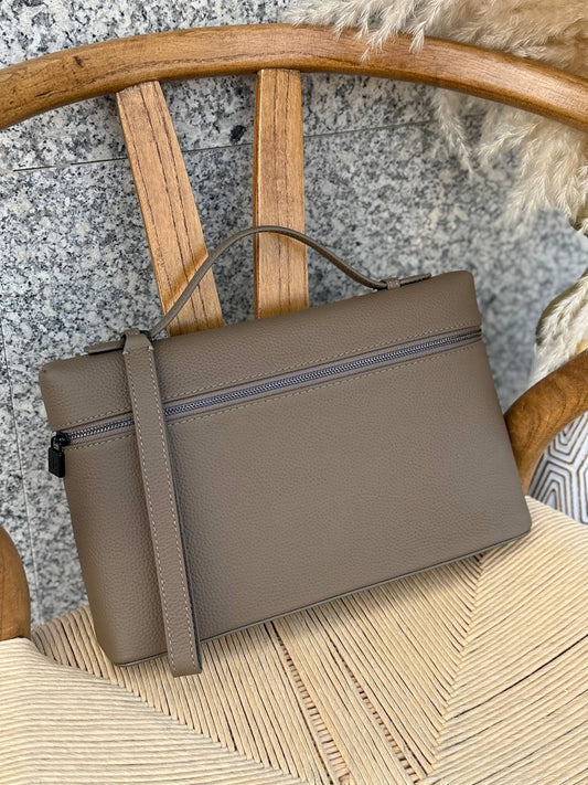 LORO PIANA
29cm
390 dhs❣️
Top quality 
With box🎁

Zain167
♥️♥️♥️