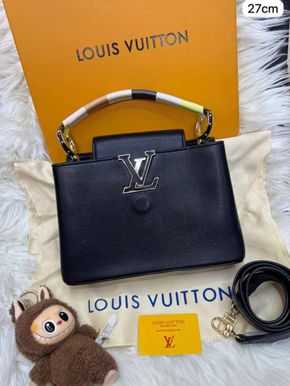 LV Capitalcines 

Finish quality +box🎁

Size : 27 * 19 cm
95 dhs🇦🇪🇦🇪

 with box🎁

Zain115
♥️♥️♥️