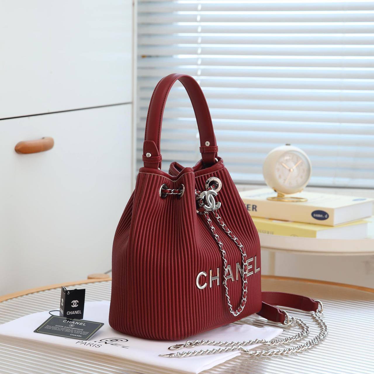 Chanel

With box 
 🎁🎁🎁

110 dhs💓

Zain136
♥️♥️♥️