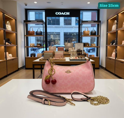 Coach
Best quality

With box’s
🎁🎁🎁

95 dhs🗽
size 25cm

Zain158
♥️♥️♥️